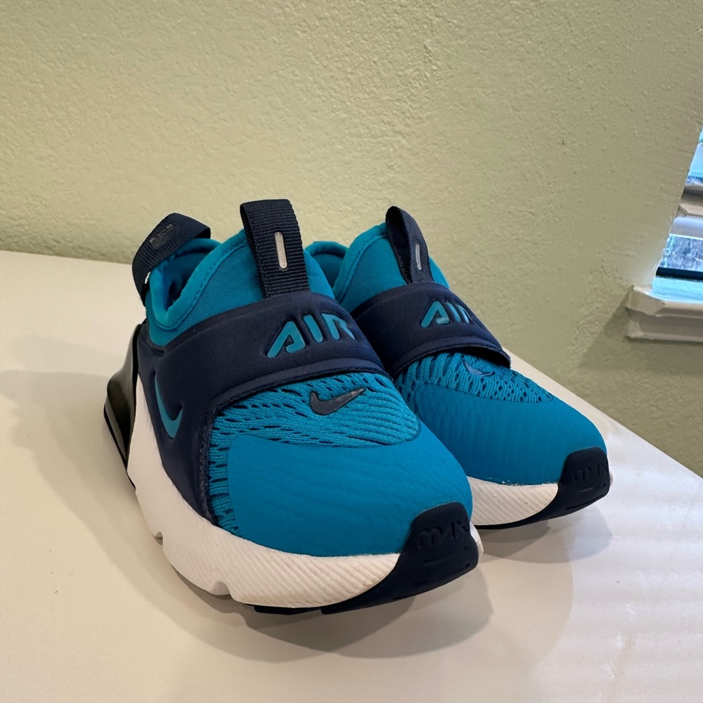 Nike boy shoes 8c
